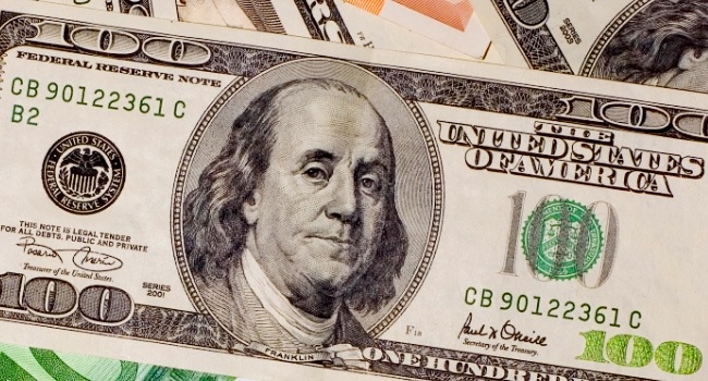 Dolar je mesovit u odnosu na glavne valute nakon sto je prodaja novih kuca u Americi pala u aprilu